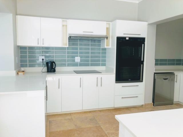 To Let 4 Bedroom Property for Rent in Hout Bay Western Cape